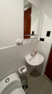 6BR - 6 Private Baths - WiFi - Near Airport