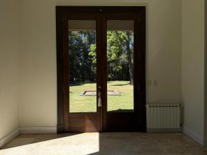 Casa exclusiva de diseño con pileta y parrilla en 5 hectareas