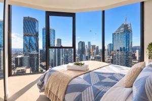 49F Sky-Rise 2BR 2BTH, Panoramic City Views with Game Room, Pool, Spa, Gym, Sauna, Steam