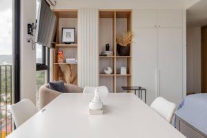Bright Loft in the Heights with Panoramic View