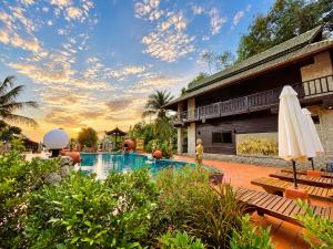 Boomerang Village Resort Kata