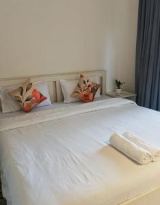 Magnolia elegant One BHK pool gym WiFi 10 mins to Beach