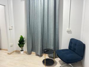 Cinema Bungalow 4K with fast WiFi and 5 min to Beach