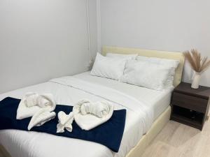 Cinema Bungalow 4K with fast WiFi and 5 min to Beach
