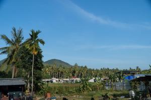 Cinema Bungalow 4K with fast WiFi and 5 min to Beach