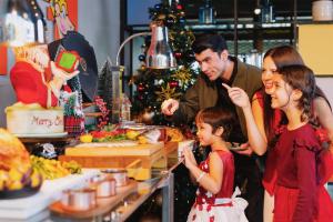 The WB Abu Dhabi, Curio Collection By Hilton