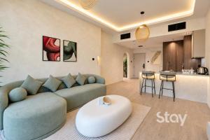 1BR with Jacuzzi & Lake View JLT