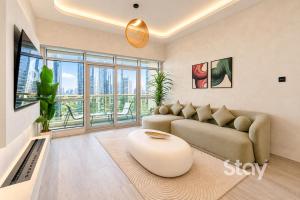 1BR with Jacuzzi & Lake View JLT