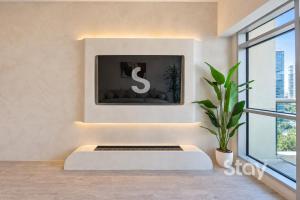1BR with Jacuzzi & Lake View JLT