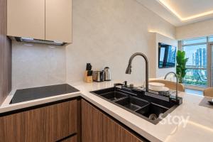 1BR with Jacuzzi & Lake View JLT