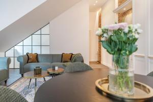 Artsy Exclusive Old Town Residence Gallery Walk