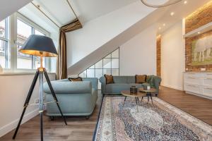 Artsy Exclusive Old Town Residence Gallery Walk