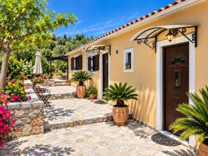 Estia Holiday