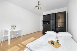 Funkcjonalny Apartament z Balkonem by Noclegi Renters