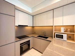 Opera Apartment 2 bedrooms bridge view