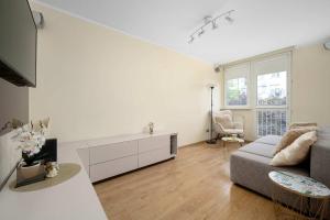 A Bright Apartment With A Pressure Coffee Machine By Noclegi Renters