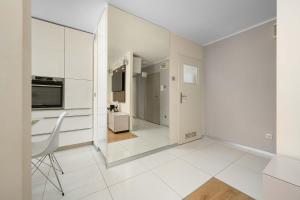 A Bright Apartment With A Pressure Coffee Machine By Noclegi Renters