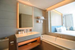 Alacarte Halong by Panda