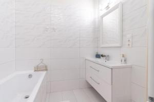 Bright Downtown Hideaway - Steps from Basilica