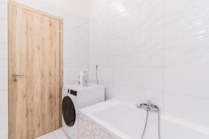 Bright Downtown Hideaway - Steps from Basilica
