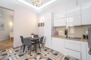 Bright Downtown Hideaway - Steps from Basilica