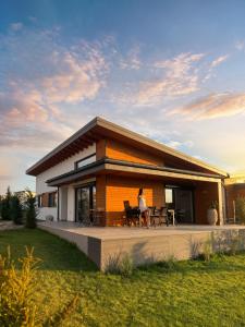 Sol Lake House Snagov - 15 Mins to Airport - Slow Living