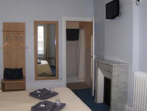 Hotels La Tour de Crecy : photos des chambres