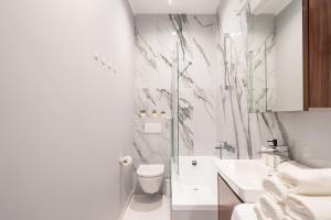 Heart of Riga, 2 Bedrooms, Premium Design - Charming Retreat by Innorental