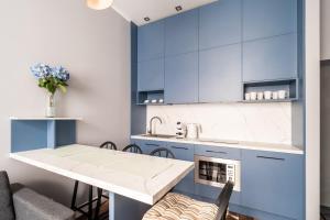 Heart of Riga, 2 Bedrooms, Premium Design - Charming Retreat by Innorental