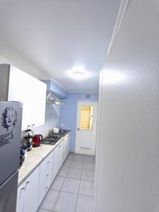 Departamento amoblado piso 1 con estacionamiento