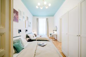 Prague Days - Two-Bedroom Apartment with Work Space and AC in Vinohrady