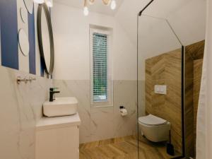 Large holiday home, sauna, jacuzzi