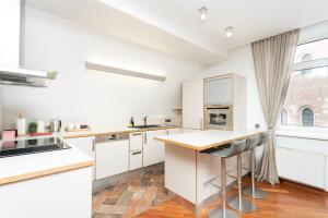 Best Views in Old Town, 140m2 Duplex, Sauna, No Lift - Charming Retreat by Innorental
