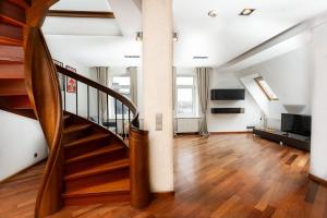 Best Views in Old Town, 140m2 Duplex, Sauna, No Lift - Charming Retreat by Innorental