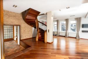 Best Views in Old Town, 140m2 Duplex, Sauna, No Lift - Charming Retreat by Innorental