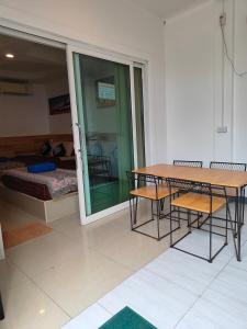 เกาะล้านตะวัน บ้านพัก KohLarn Tawan Guesthouse