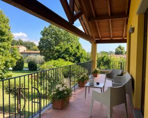 Sarzana-Charming Room Pool and BB