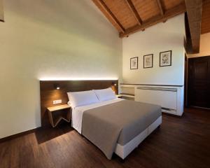 Sarzana-Charming Room Pool and BB