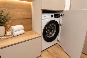 ALURE RESIDENCES 9 & 24h self check-in, private parking in front of the apartment building included, new building, terrace, the apartment building has its own park with a lake and outdoor fitness, childrens playground, CITY CENTER