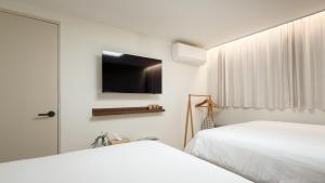 New l Hongdae 3BR l 4 Queen Beds l 5min walk