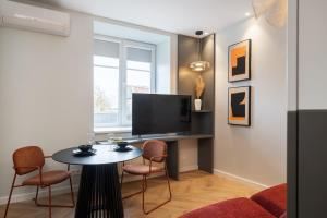 Trendy Studio, AC, Cable TV, 300 mbps WiFi - by Innorental