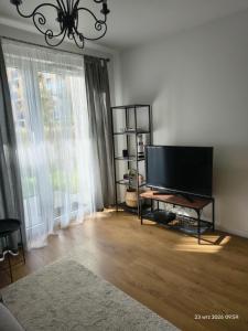 Wiślany Mokotów Apartament z ogródkiem i parkingiem