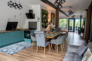 LIRA CHALET by Trei Mandre