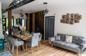 LIRA CHALET by Trei Mandre