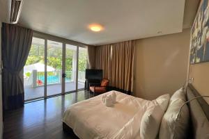 Danang Luxury Pool Villas - My Khe Beach