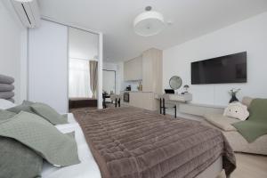 Browary Warszawskie Stylish Studios with AC by Noclegi Renters