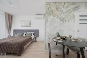 Browary Warszawskie Stylish Studios with AC by Noclegi Renters