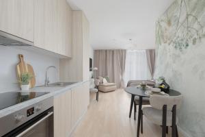 Browary Warszawskie Stylish Studios with AC by Noclegi Renters