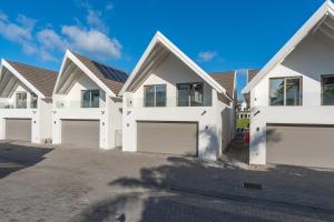 Canal front luxury living with pool & jetty