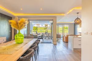 Canal front luxury living with pool & jetty